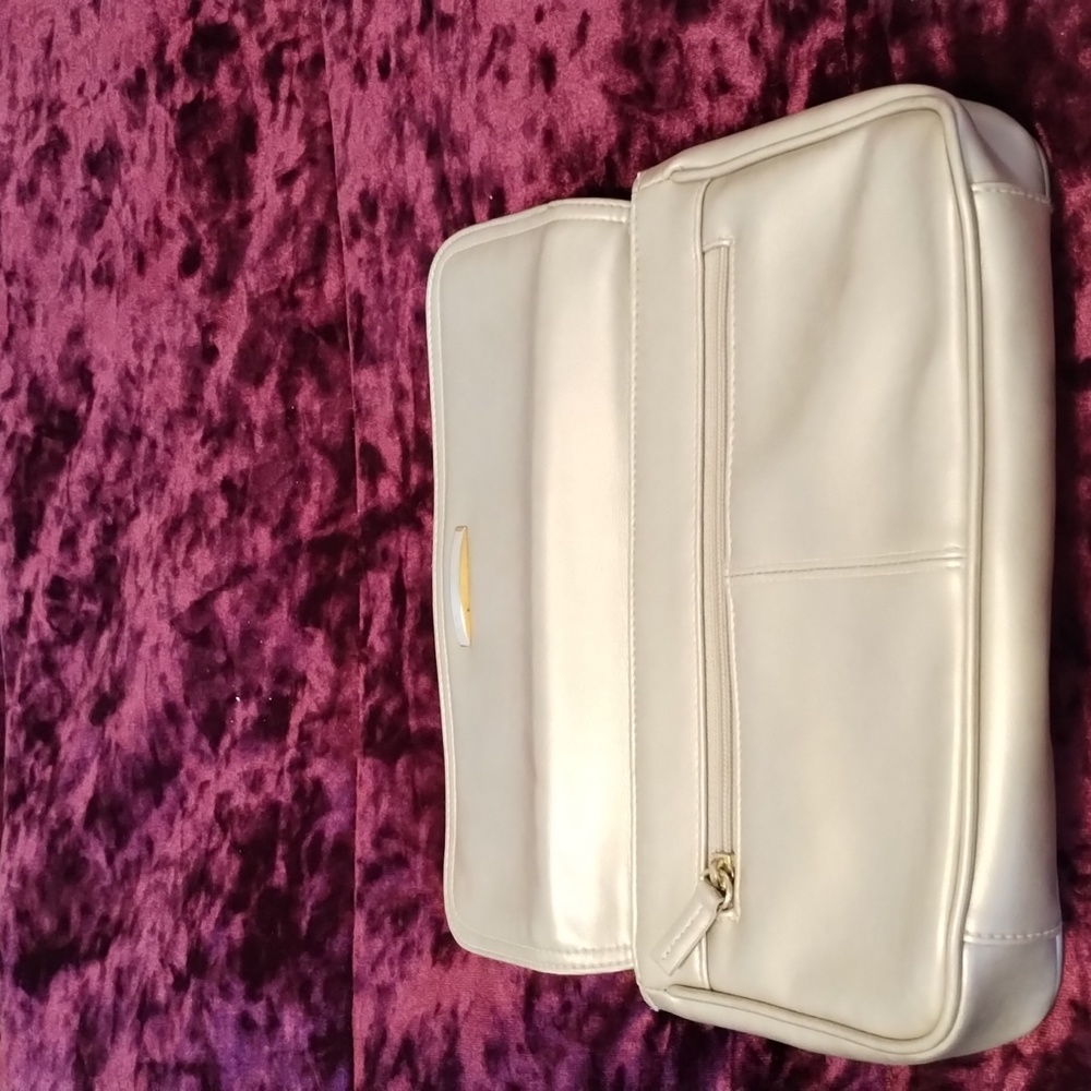 Gold Purse - Picture 3 of 6